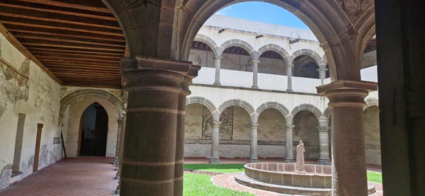 tour-puebla-Plaza-Central-Cholula-009