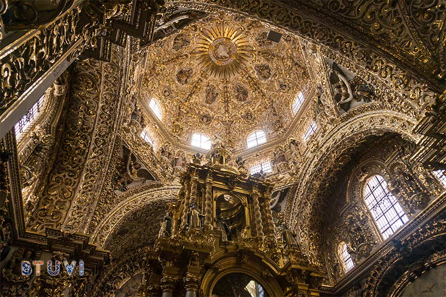 Gilded dome and Baroque decoration inside the Rosary Chapel in Puebla